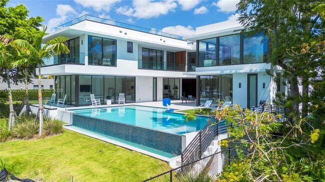 Photo - 922 NE 78th St