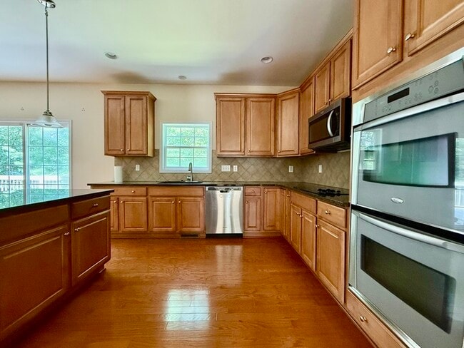 Photo - 410 Harkness Cir