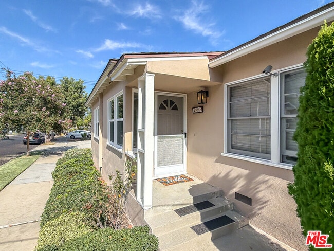 Photo - 202 E Grand Ave