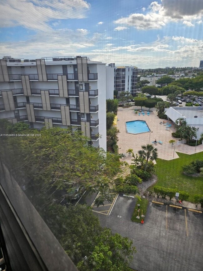 Building Photo - 20500 W Country Club Dr Unit 804 Rental