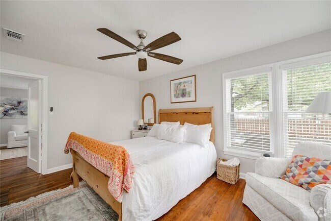 Building Photo - 5000 Lynndale Dr Rental