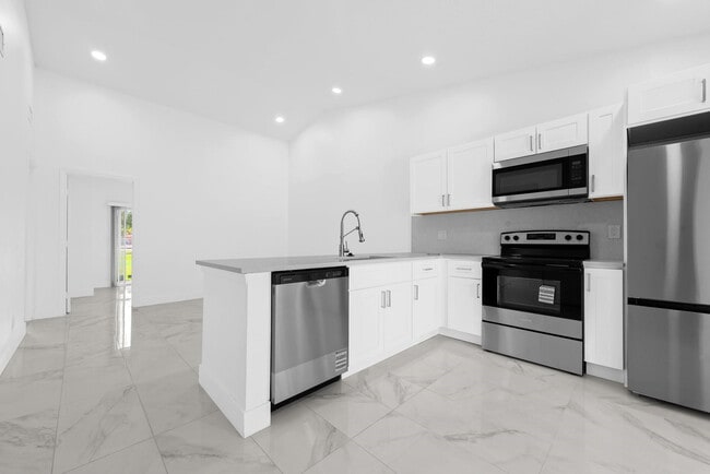 Photo - 8580 NW 32nd St
