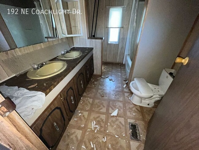 Photo - 192 Coachlight Dr