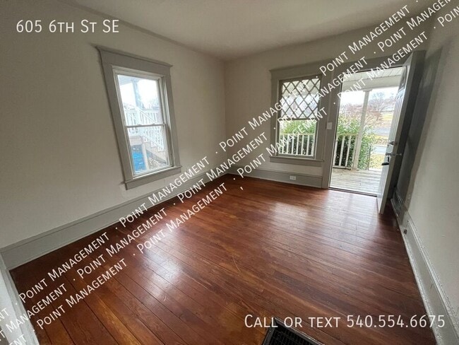 Photo - 605 6th St SE