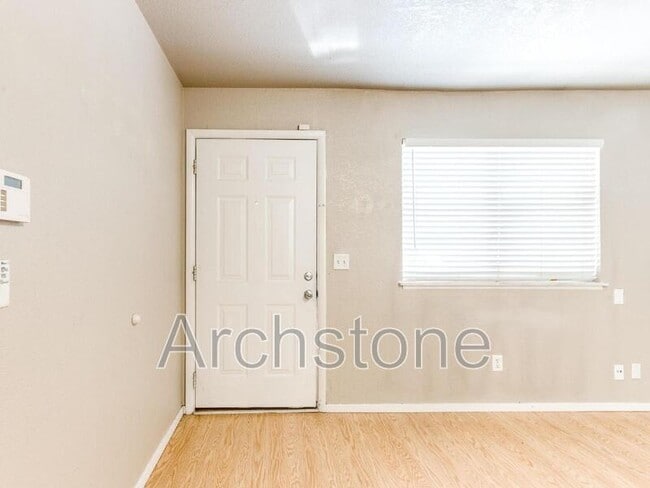 Photo - 501 S Santa Fe Dr