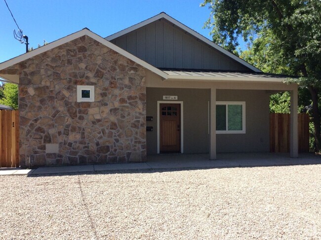 Building Photo - 1617 Palm Ave Unit 1617 (Front House)