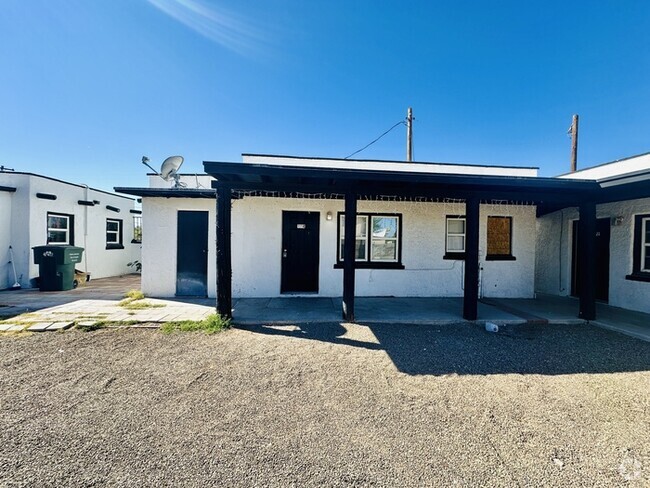 Building Photo - Spacious 1 Bedroom Home with No Connected ...