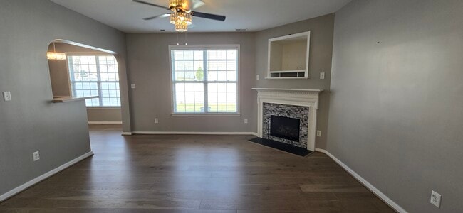 Photo - 848 Parkland Pl