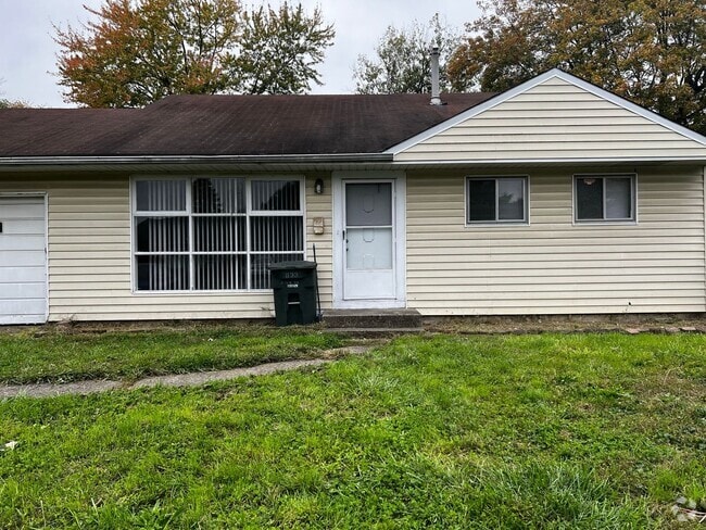Building Photo - 3 BR 1.5 BA split-level with attached 1 ca... Rental