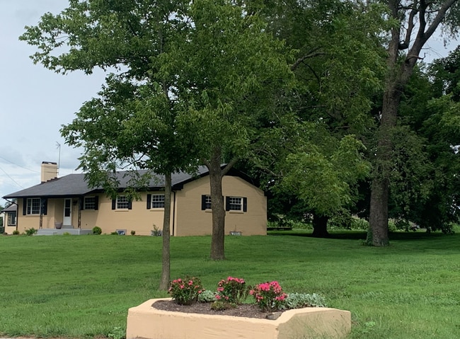 Building Photo - 2900 Newtown Pike Unit A