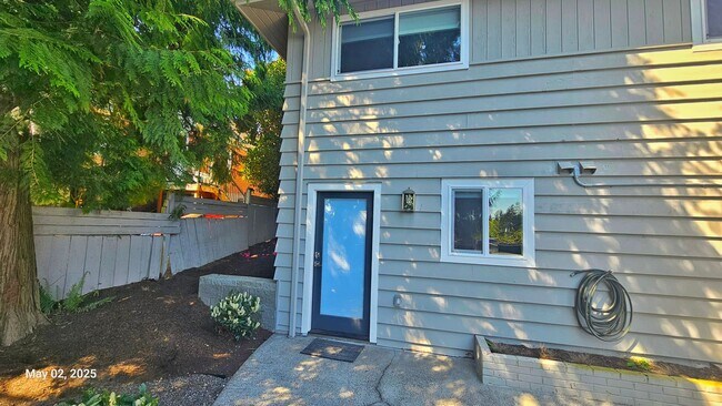 7354 34th Ave NE