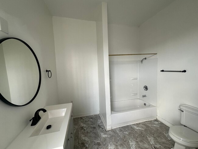 Photo - 6506 S Yale Ave Unit 3