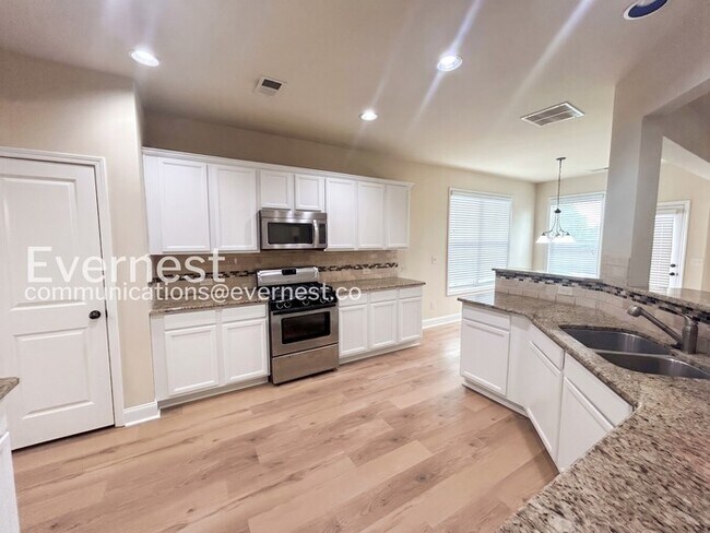 4 Bed/2.5 Bath Home with Garage / Pet-Friendly / Coming Soon!