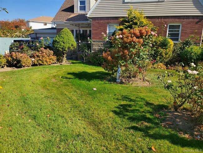 Photo - 166-06 Willets Point Blvd