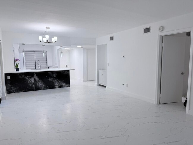 Photo - 300 E Club Cir Unit 107