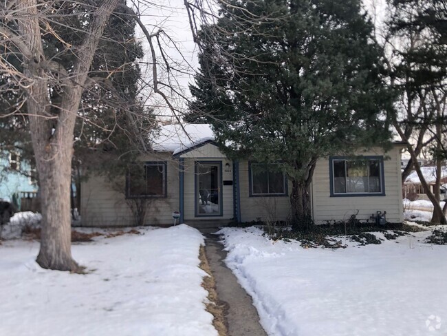 Building Photo - Newlands Home with Fenced Yard - One Block...