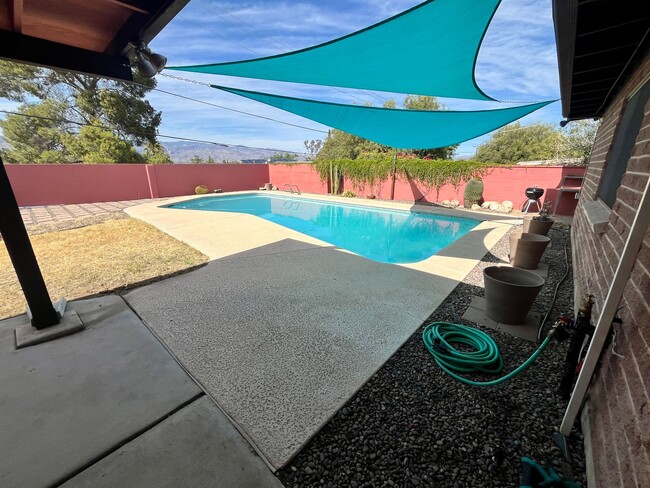 Building Photo - East- 3 bedroom/ 2 bathroom home with sparkling pool!