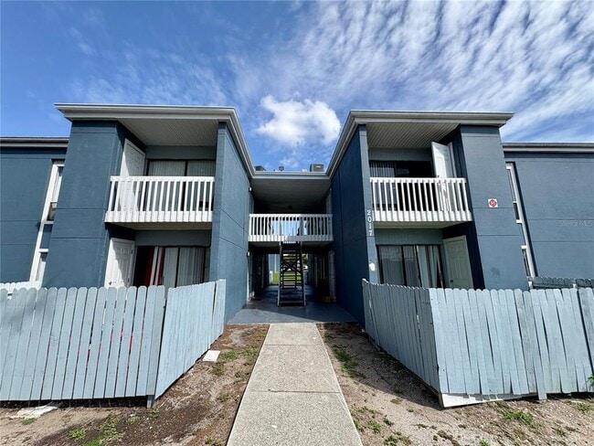 Building Photo - 2017 5th St W Unit E