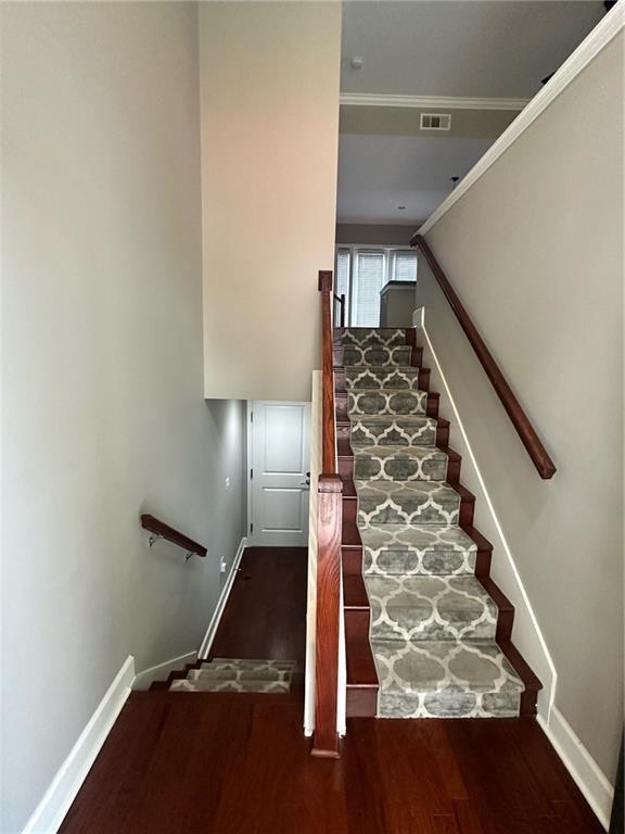 Photo - 726 Cosmopolitan Dr NE