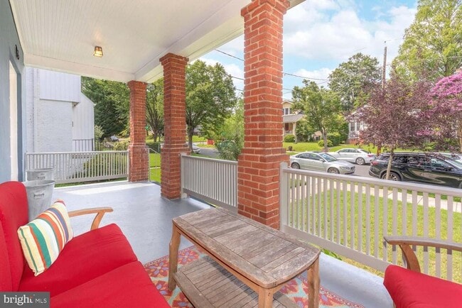 Building Photo - 706 Van Buren St NW Rental