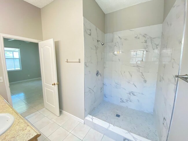 Photo - Available Now! 3/2 Home Near Hunter's Creek and OIA