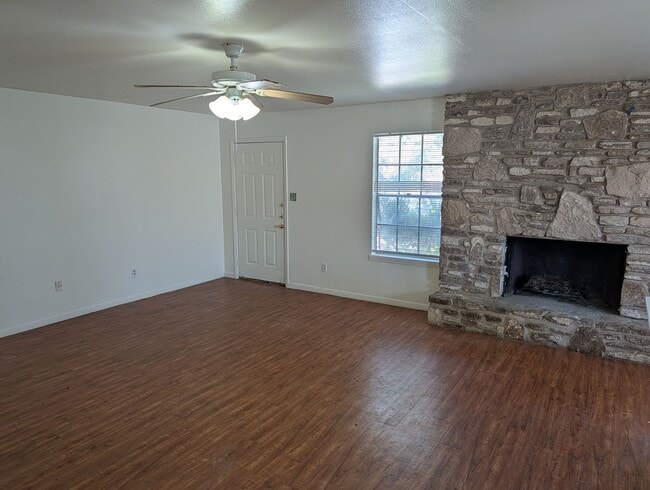 Building Photo - 705-707-707 Allen St Unit 705