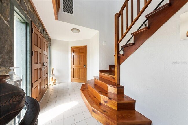 Photo - 17601 1st St E