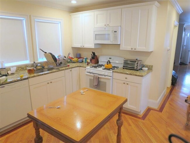 Building Photo - 2 Edgar Ct Unit 1