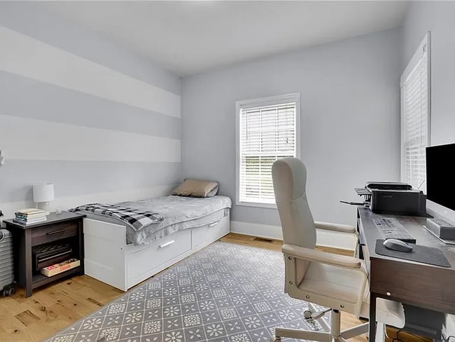 Photo - 41 Spring Ln NW