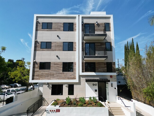 Photo - 941 N Martel Ave