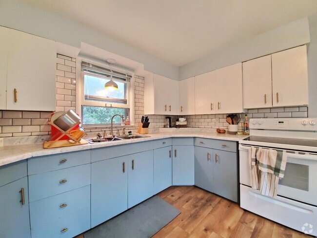 Building Photo - 1717 4th Ave SW Rental