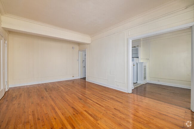 Studio - 500SF - Living Room