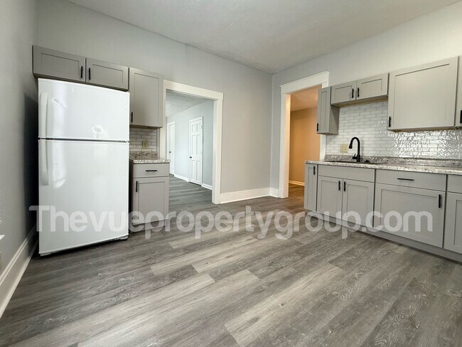 Photo - DEPOSIT MOVES YOU IN! NO RENT UNTIL SEPTEM... Casa