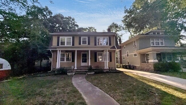 Building Photo - 5635 Kenwood Ave Rental
