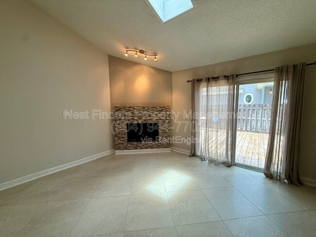 Photo - 1695 Evans Dr S