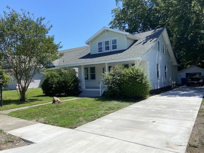 Building Photo - 316 Roselynn Ln