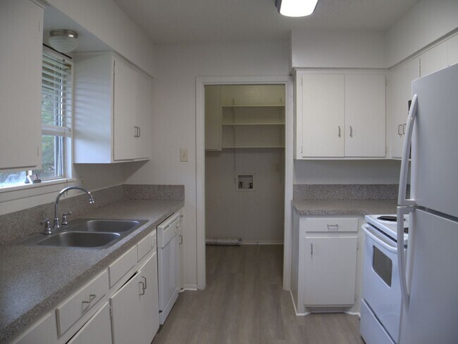 1007 A&B Girard Street