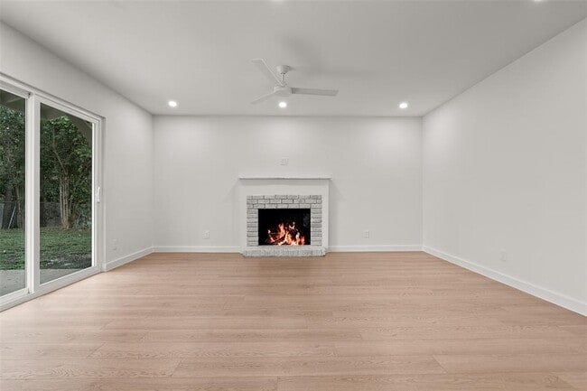 Photo - 404 Arbor Ln