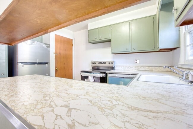 Photo - Duplex style 2 bedroom updated Unit 5 Fern St (right side)
