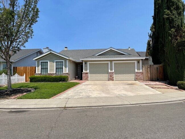 Modesto 3 Bedroom 2 Bath Home - Modesto 3 Bedroom 2 Bath Home