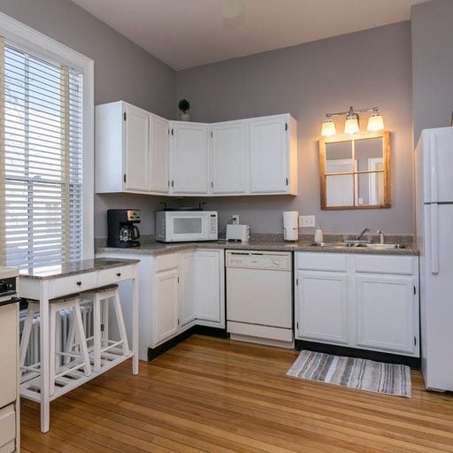 Full kitchen
