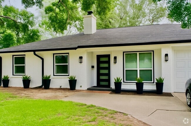 Building Photo - 5503 Loch Lomond Dr Rental