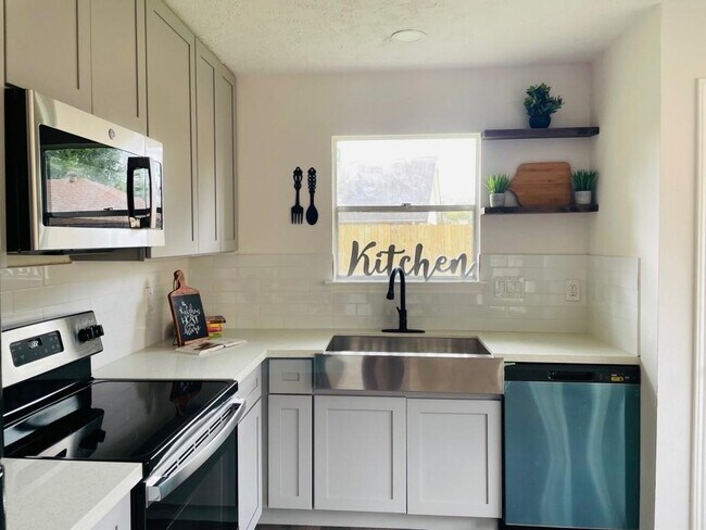 Photo - 16818 Red Gully Dr