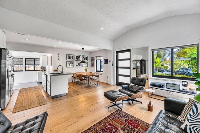 Photo - 1240 SW 21st St