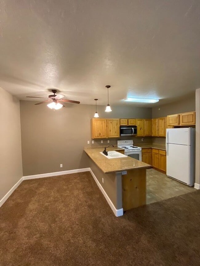 6740 N Spurwing Loop