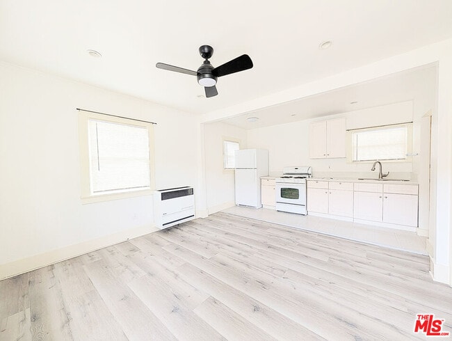 Building Photo - 1857 7th St Unit B Rental