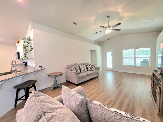 Photo - Spacious 4BR Home Near Navy Federal & UWF ...