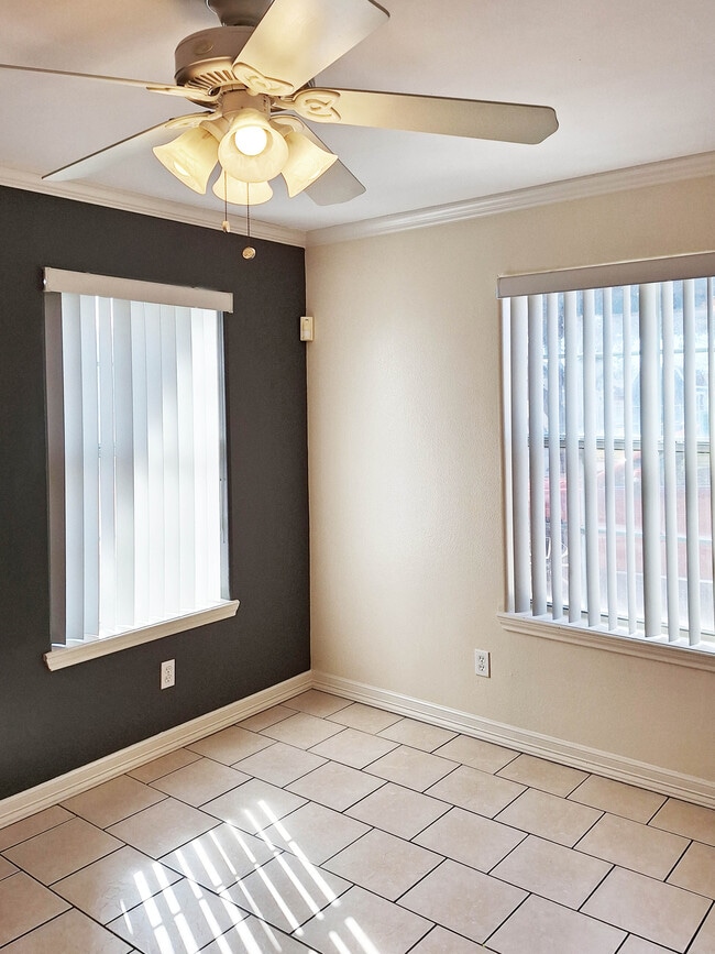 Photo - 1905 Maria Isabel Dr