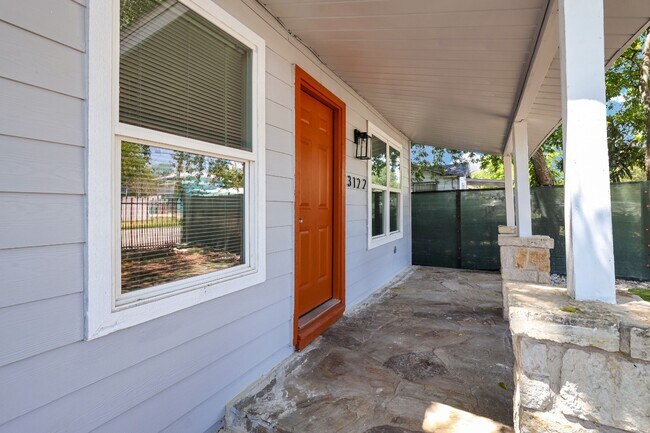 Photo - 3122 W César E Chávez Blvd