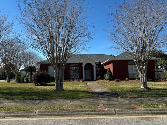Building Photo - Fabulous Home in Gulf Breeze